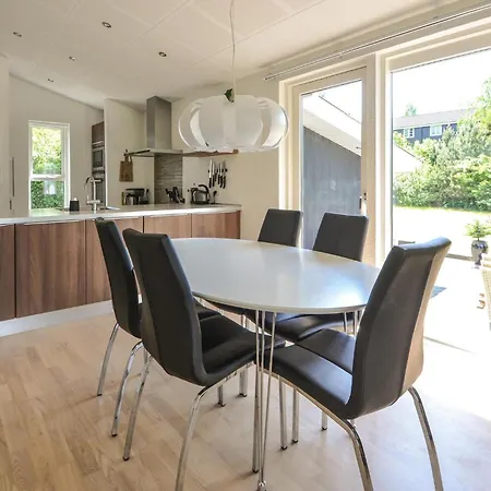 Three-bedroom In Ebeltoft
