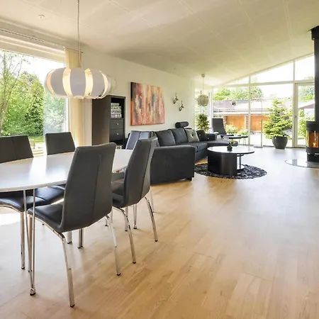 Three-bedroom In Ebeltoft